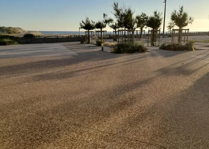 Apartament Bord Du Courant